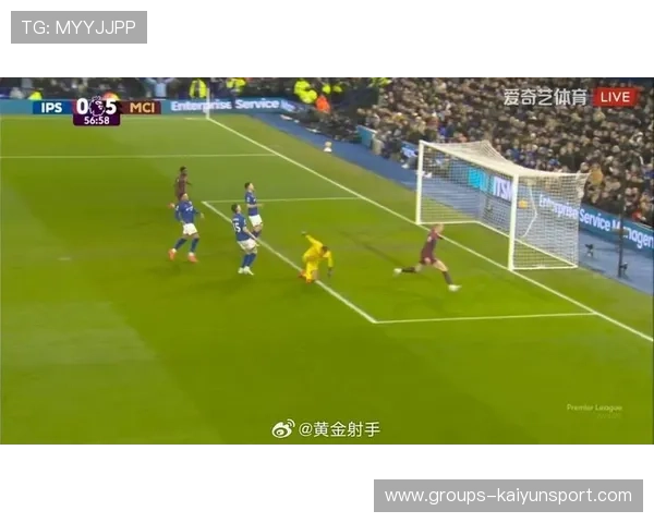 曼城门前混战中哈兰德补射再次破门