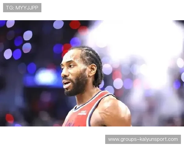 伦纳德低位背身接球一锤定音，快船掌握主动