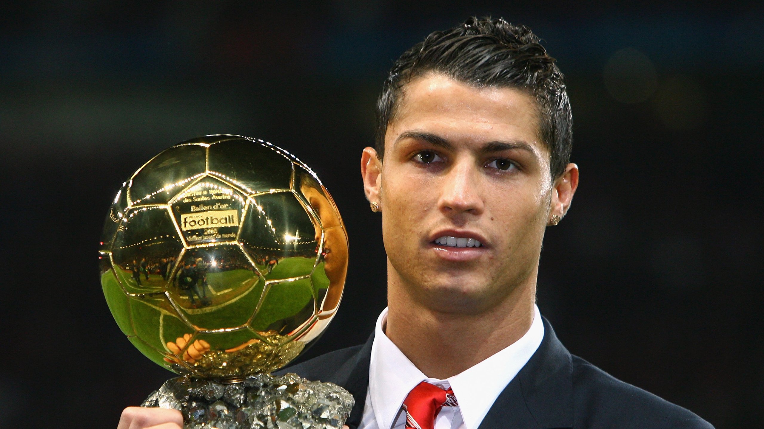 足球明星慈善赛吸引全球关注，足球明星表演赛