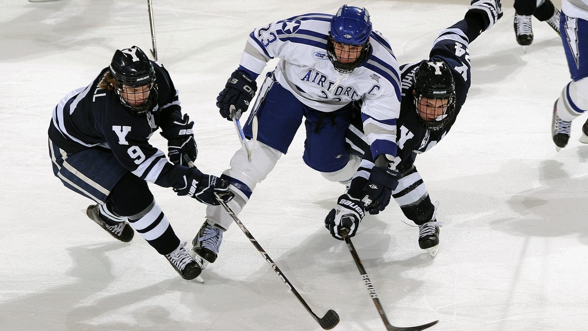 中国击剑队世锦赛团体赛摘金 男花队关键一剑完成逆转，击剑中国世界冠军