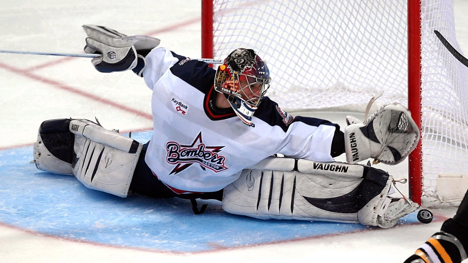 中国男足世预赛主场2比0战胜巴勒斯坦 张玉宁闪电破门助球队取胜